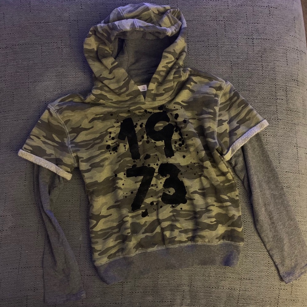 Epic thread Boys camo hoodie with built in sleeves size S